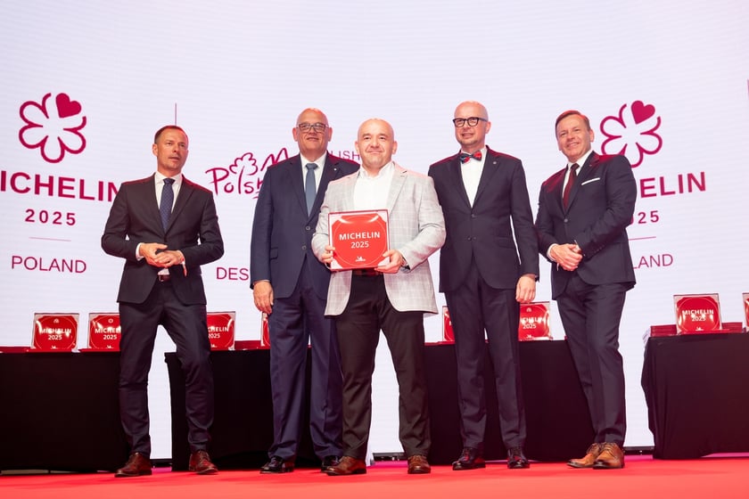 Ceremonia wręczenia plakiet Michelin w Hali Stulecia &ndash; przedstawiciel restauracji Lwia Brama