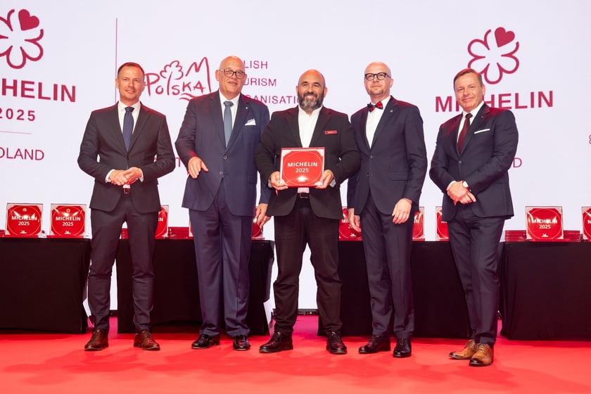 Ceremonia wręczenia plakiet Michelin w Hali Stulecia &ndash; przedstawiciel restauracji Martim
