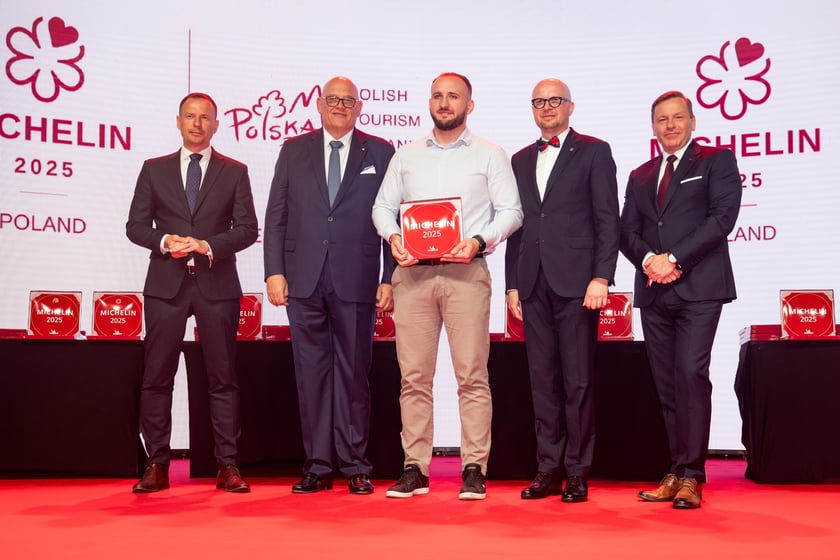 Ceremonia wręczenia plakiet Michelin w Hali Stulecia &ndash; przedstawiciel restauracji Młoda Polska