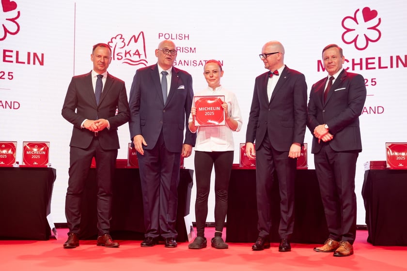 Ceremonia wręczenia plakiet Michelin w Hali Stulecia &ndash; przedstawicielka restauracji Tarasowa (z wyr&oacute;żnieniem Bib Gourmand)