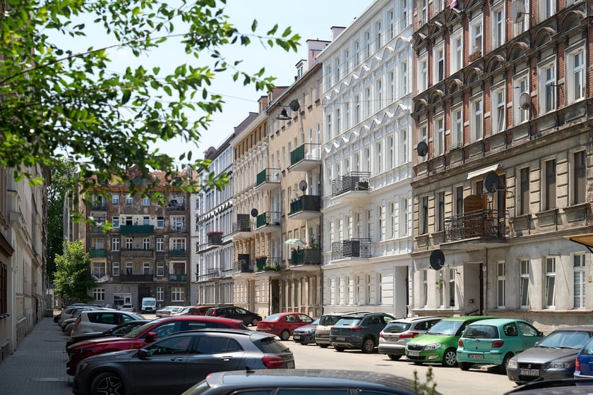 Kamienice na Chudoby z białą Chudoby 9, czerwiec 2025