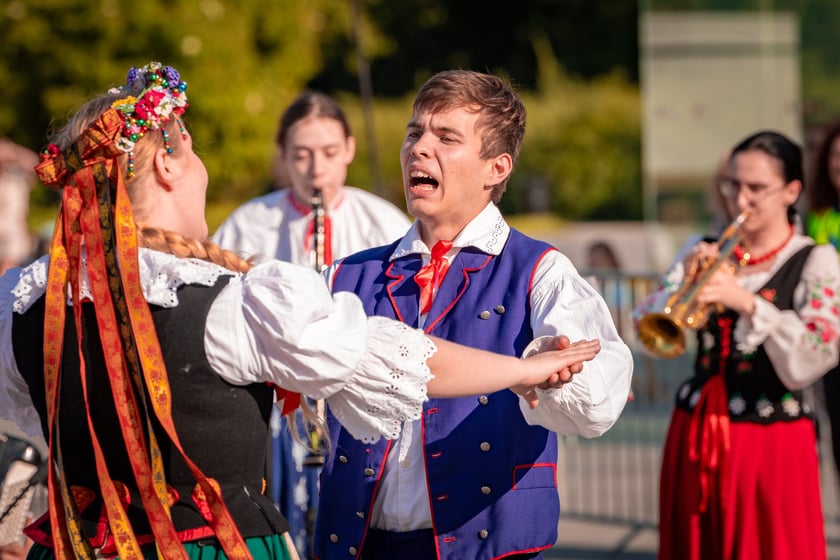 Pierwsza Wrocławska (świętojańska) Potańc&oacute;wka na placu Wolności