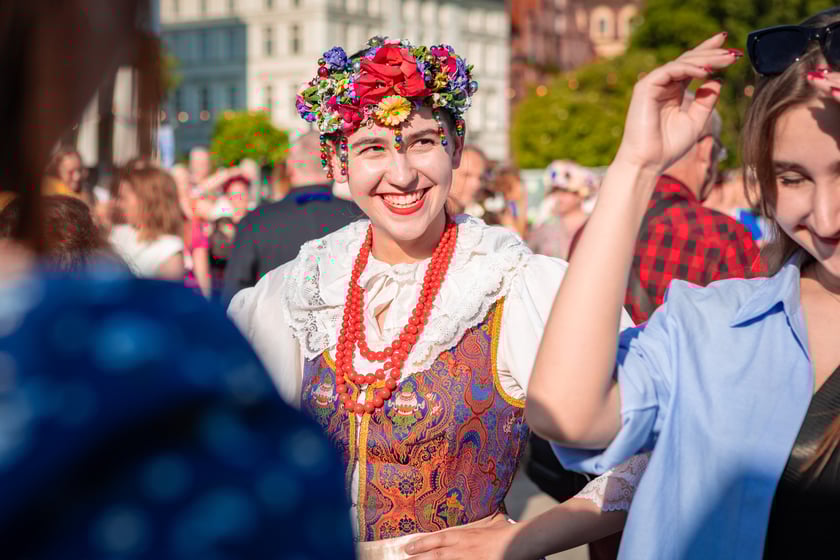 Pierwsza Wrocławska (świętojańska) Potańc&oacute;wka na placu Wolności