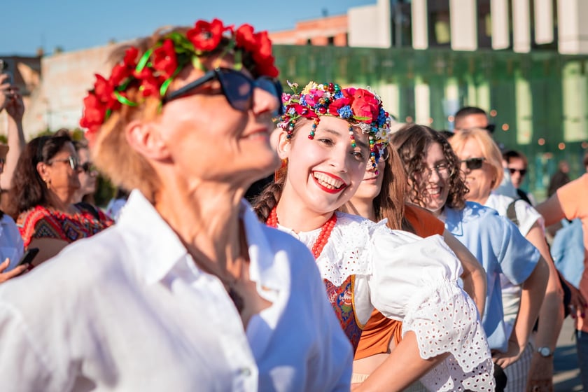 Pierwsza Wrocławska (świętojańska) Potańc&oacute;wka na placu Wolności
