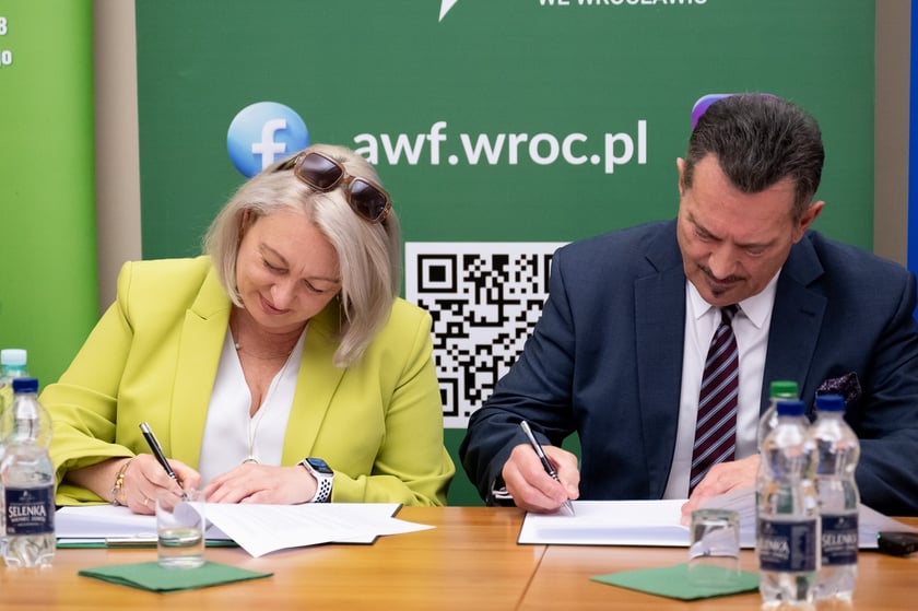 AWF obejmie patronatem Zespół Szkół Ekonomiczno-Ogólnokształcących - podpisanie porozumienia, 23.06.2025