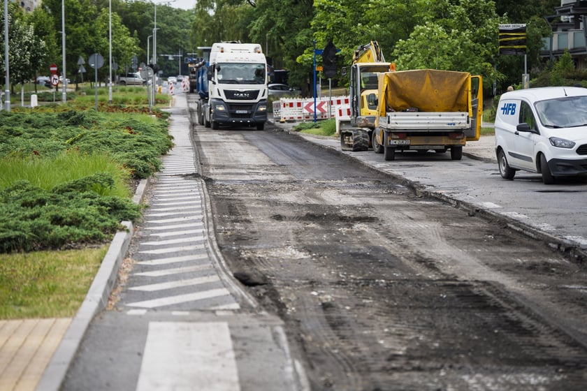 Sprzęt budowlany i drogowcy na Bajana, pierwszy dzień remontu (23 czerwca 2025)