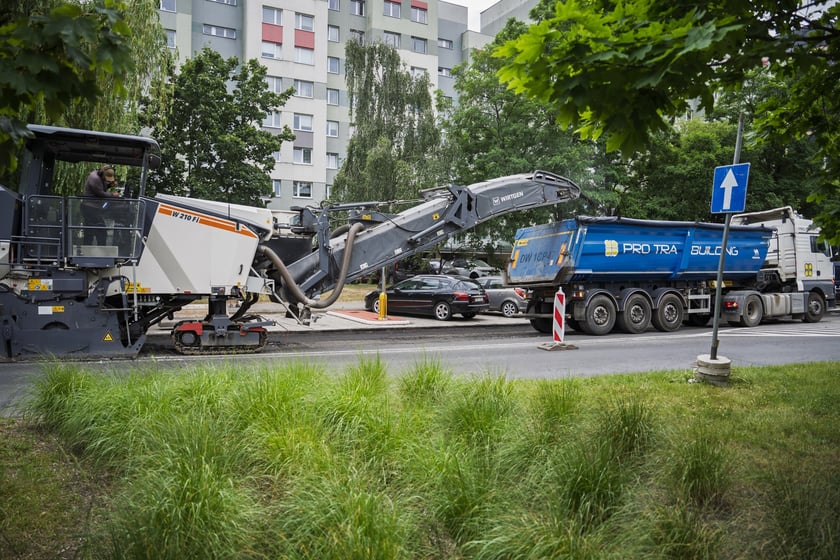 Sprzęt budowlany i drogowcy na Bajana, pierwszy dzień remontu (23 czerwca 2025)