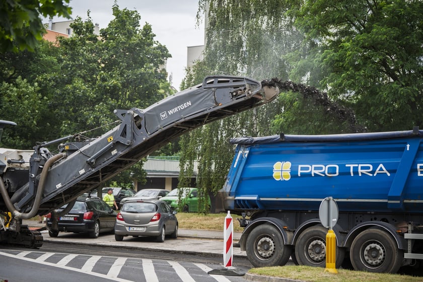 Sprzęt budowlany i drogowcy na Bajana, pierwszy dzień remontu (23 czerwca 2025)