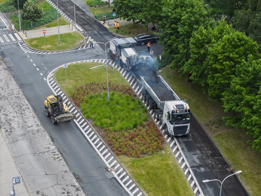 Sprzęt budowlany i drogowcy na Bajana, pierwszy dzień remontu (23 czerwca 2025)