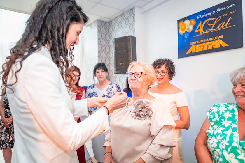 Centrum Handlowe Astra przy Horbaczewskiego świętuje 40-lecie. W niedzielę 22 czerwca 2025 r. uhonorowano pracowników i klientów.