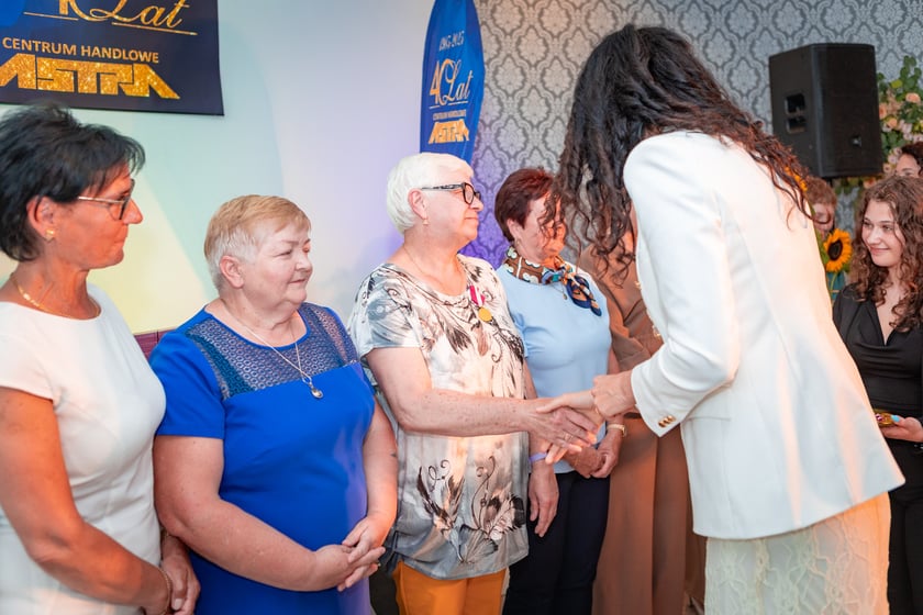 Centrum Handlowe Astra przy Horbaczewskiego świętuje 40-lecie. W niedzielę 22 czerwca 2025 r. uhonorowano pracowników i klientów.