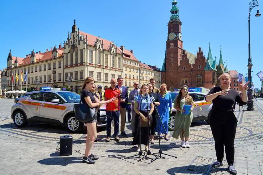 Konferencja prasowa dotycząca wyposażenia pojazdów MPK Wrocław w defibrylatory AED - 30.06.2025