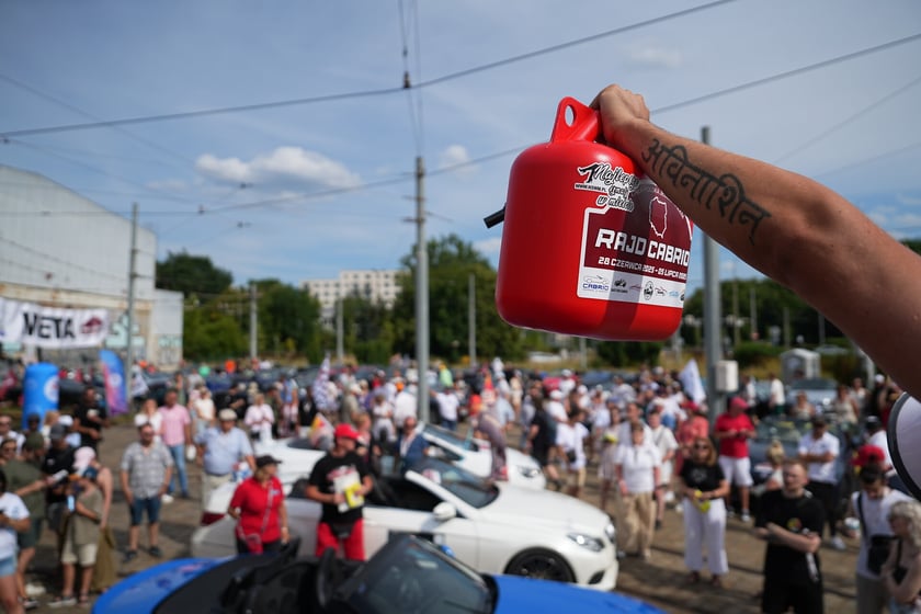 Meta Ogólnopolskiego Charytatywnego Rajdu Cabrio  na Zajezdni Popowice
