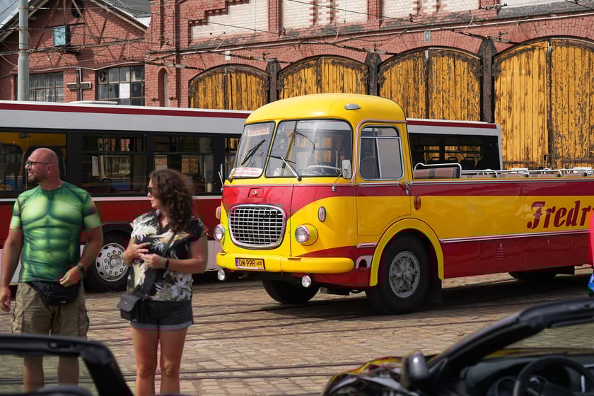 Meta Ogólnopolskiego Charytatywnego Rajdu Cabrio  na Zajezdni Popowice