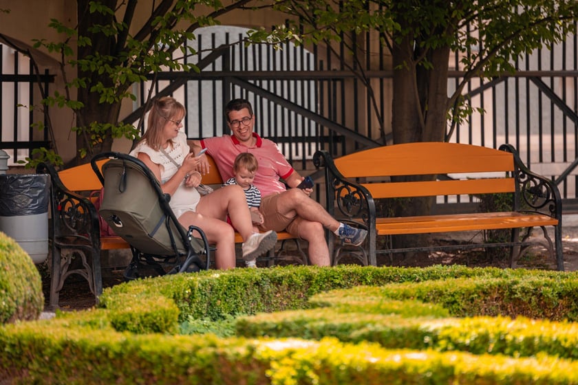 Upał we Wrocławiu. W niedzielę 6 lipca temperatura przekroczyła 30 stopni Celsjusza. Turyści i wrocławianie szukają ochłody