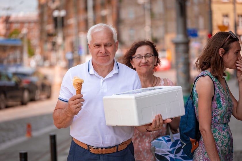 Upał we Wrocławiu. W niedzielę 6 lipca temperatura przekroczyła 30 stopni Celsjusza. Turyści i wrocławianie szukają ochłody