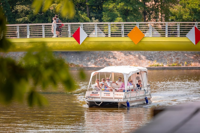 Upał we Wrocławiu. W niedzielę 6 lipca temperatura przekroczyła 30 stopni Celsjusza. Turyści i wrocławianie szukają ochłody