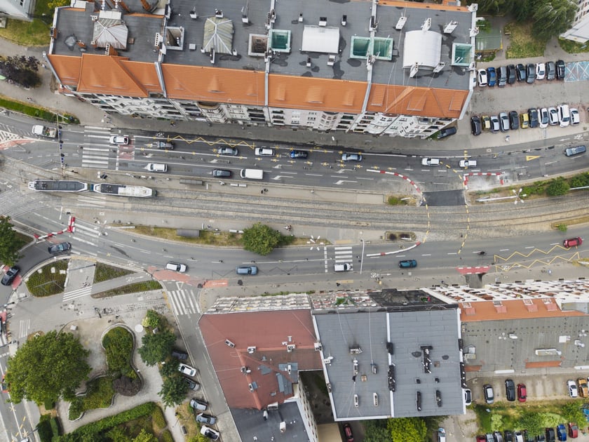 Wymiana rozjazdów tramwajowych na skrzyżowaniu Dubois z Pomorską (Nadodrze), 7 lipca 2025