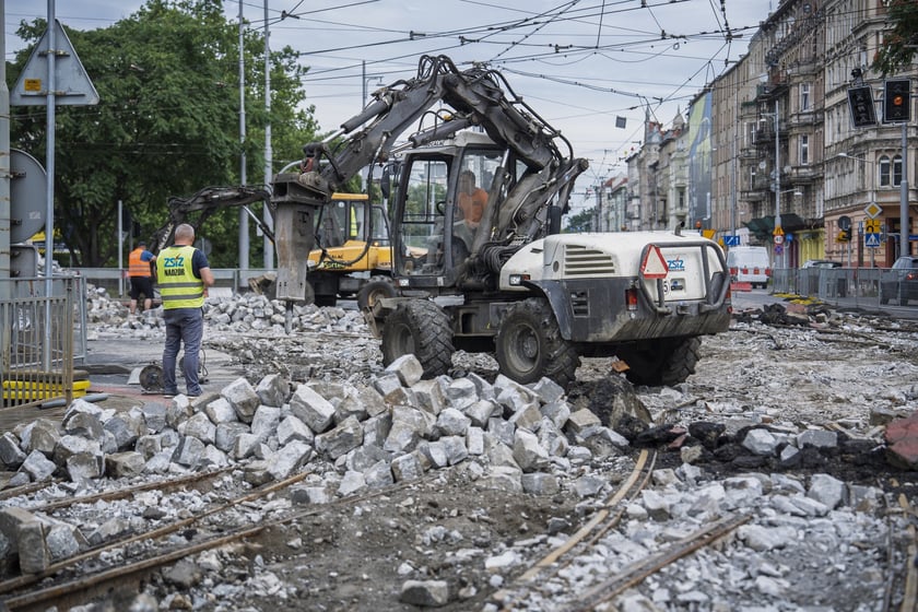 Wymiana rozjazdów tramwajowych na skrzyżowaniu Dubois z Pomorską (Nadodrze), 7 lipca 2025