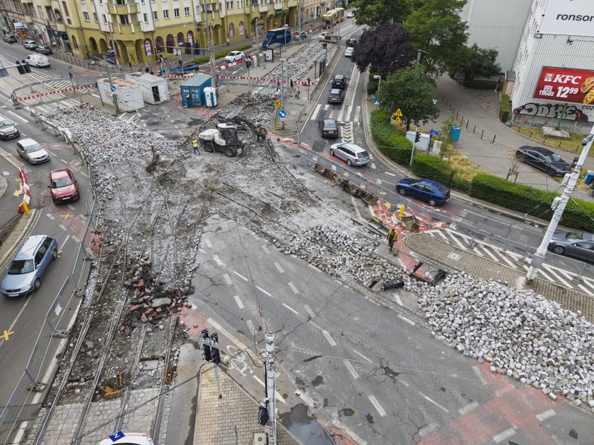 Wymiana rozjazdów tramwajowych na skrzyżowaniu Dubois z Pomorską (Nadodrze), 7 lipca 2025