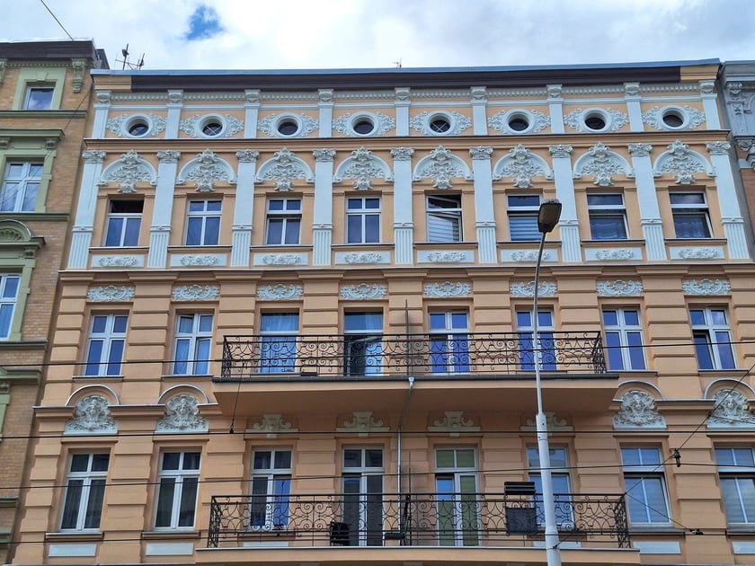 Kamienica Jedności Narodowej 172 po remoncie, lipiec 2025