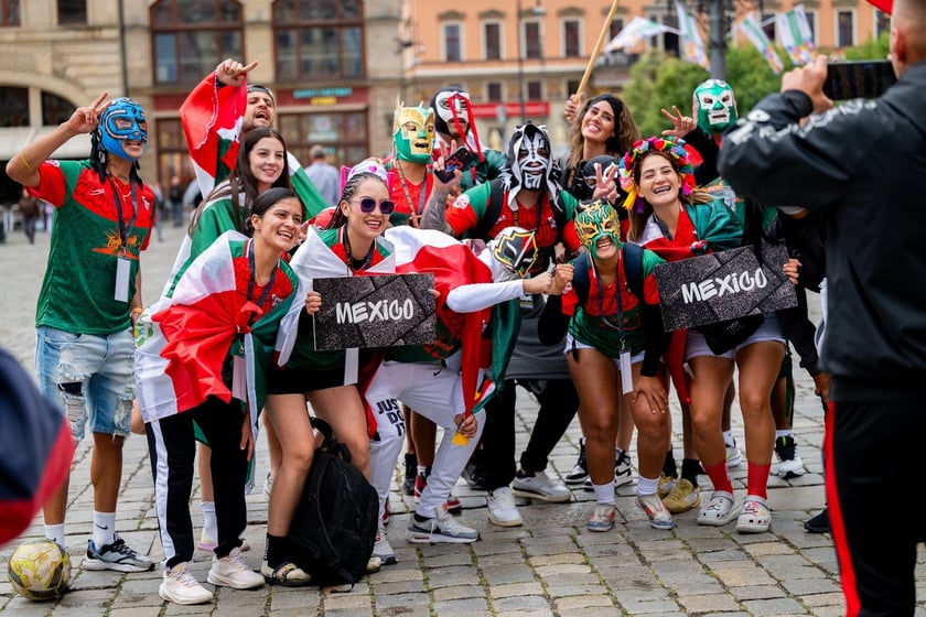 Ruszył XV Wrocław Cup! Kolorowa parada otworzyła Międzynarodowy Turniej w Piłce Ulicznej