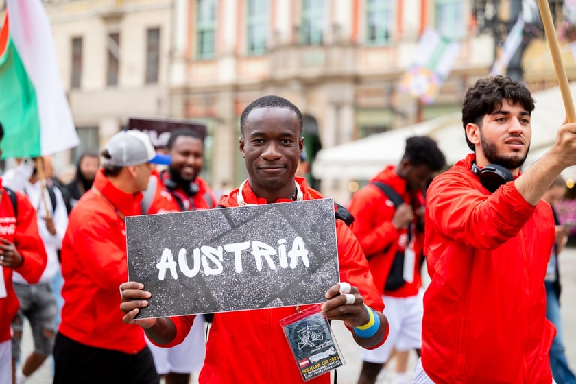 Ruszył XV Wrocław Cup! Kolorowa parada otworzyła Międzynarodowy Turniej w Piłce Ulicznej