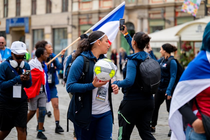Ruszył XV Wrocław Cup! Kolorowa parada otworzyła Międzynarodowy Turniej w Piłce Ulicznej