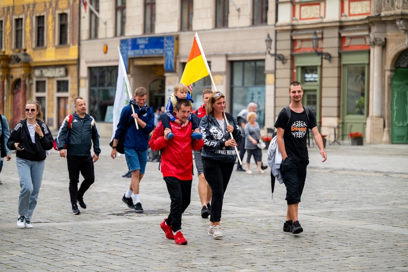 Ruszył XV Wrocław Cup! Kolorowa parada otworzyła Międzynarodowy Turniej w Piłce Ulicznej