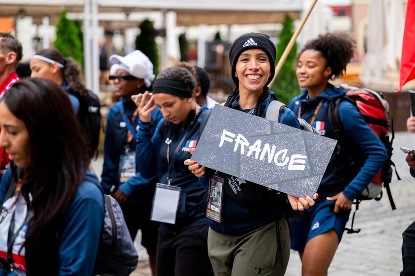 Ruszył XV Wrocław Cup! Kolorowa parada otworzyła Międzynarodowy Turniej w Piłce Ulicznej