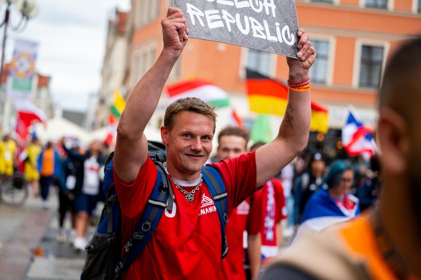 Ruszył XV Wrocław Cup! Kolorowa parada otworzyła Międzynarodowy Turniej w Piłce Ulicznej