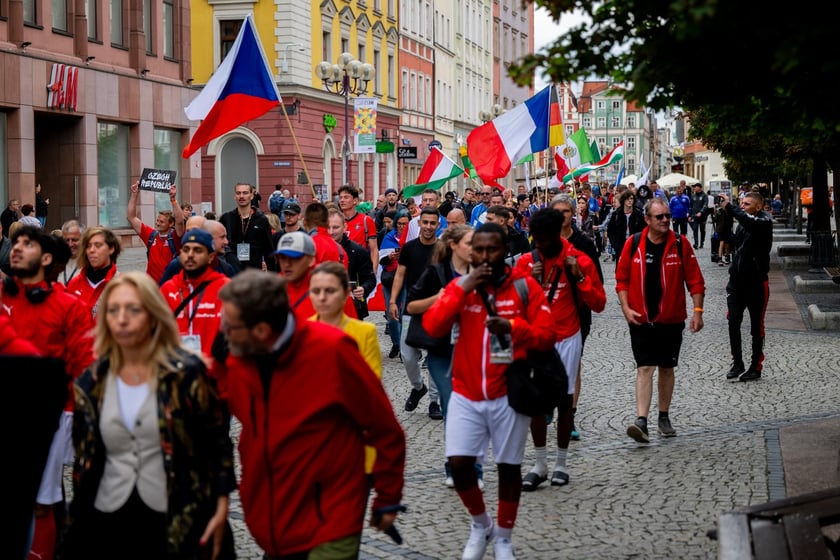 Ruszył XV Wrocław Cup! Kolorowa parada otworzyła Międzynarodowy Turniej w Piłce Ulicznej