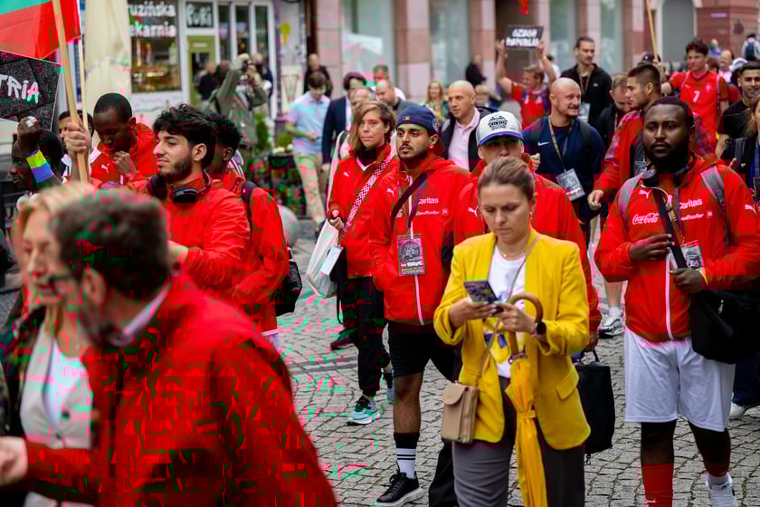 Ruszył XV Wrocław Cup! Kolorowa parada otworzyła Międzynarodowy Turniej w Piłce Ulicznej