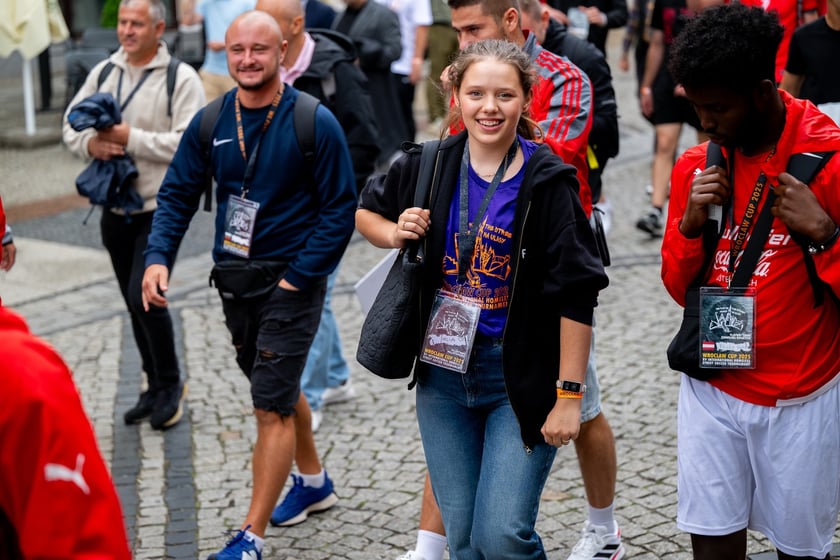 Ruszył XV Wrocław Cup! Kolorowa parada otworzyła Międzynarodowy Turniej w Piłce Ulicznej