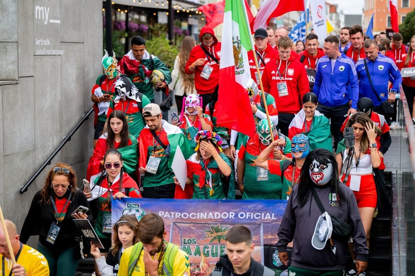 Ruszył XV Wrocław Cup! Kolorowa parada otworzyła Międzynarodowy Turniej w Piłce Ulicznej