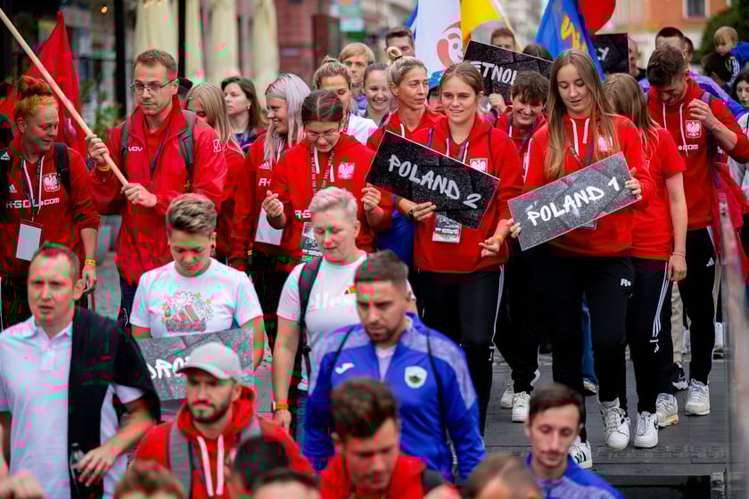 Ruszył XV Wrocław Cup! Kolorowa parada otworzyła Międzynarodowy Turniej w Piłce Ulicznej