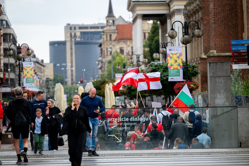 Ruszył XV Wrocław Cup! Kolorowa parada otworzyła Międzynarodowy Turniej w Piłce Ulicznej