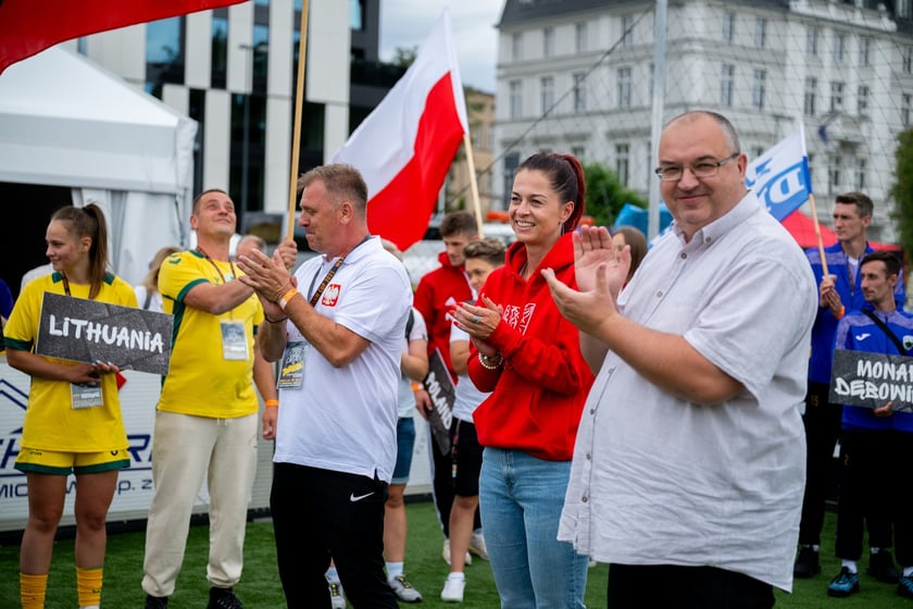 Ruszył XV Wrocław Cup! Kolorowa parada otworzyła Międzynarodowy Turniej w Piłce Ulicznej