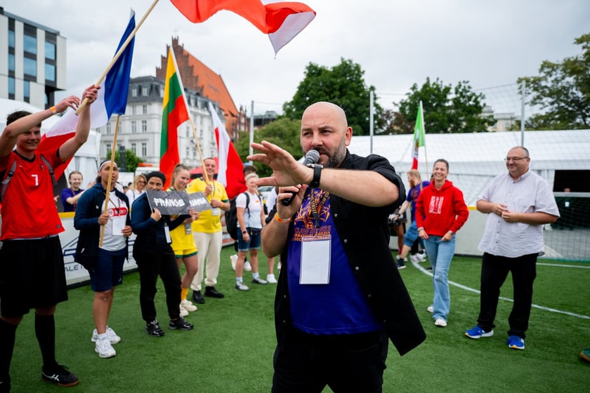 Ruszył XV Wrocław Cup! Kolorowa parada otworzyła Międzynarodowy Turniej w Piłce Ulicznej