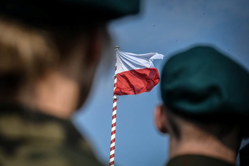 Wakacje z wojskiem i uroczystość wręczenia broni w 10  Wrocławskiej Brygadzie Łączności