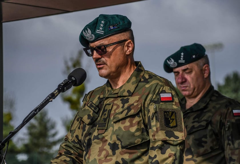 Wakacje z wojskiem i uroczystość wręczenia broni w 10  Wrocławskiej Brygadzie Łączności