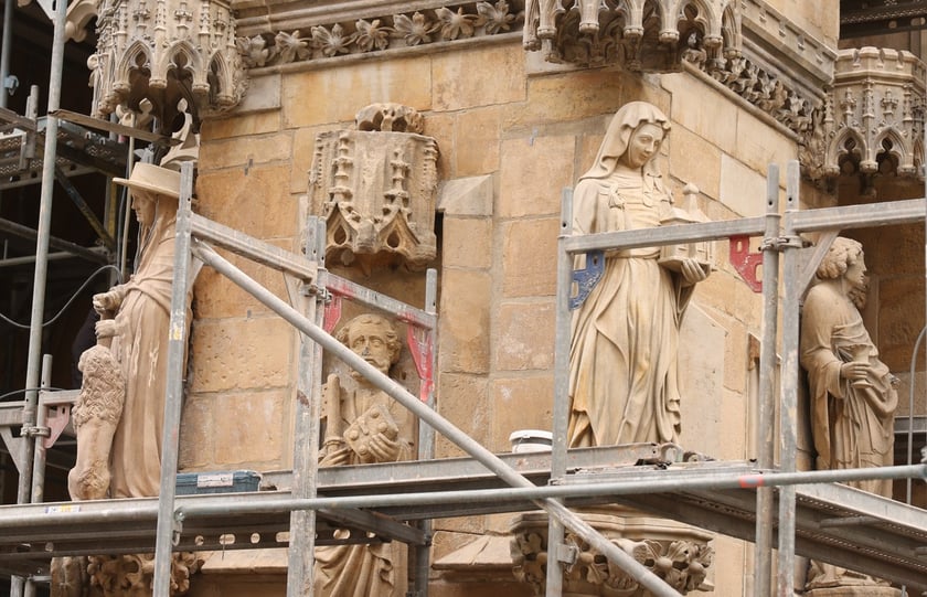 Portyk nad wejściem głównym do katedry wrocławskiej na Ostrowie Tumskim