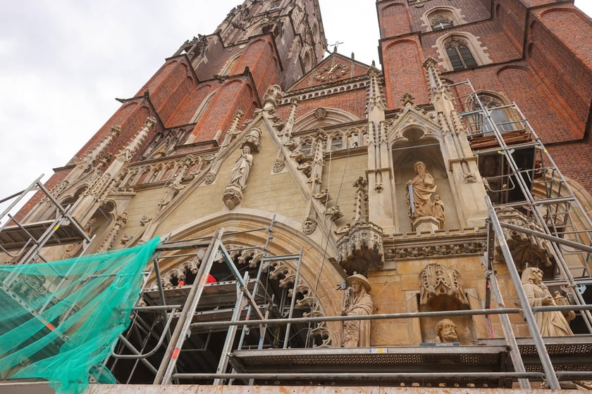 Portyk nad wejściem głównym do katedry wrocławskiej na Ostrowie Tumskim