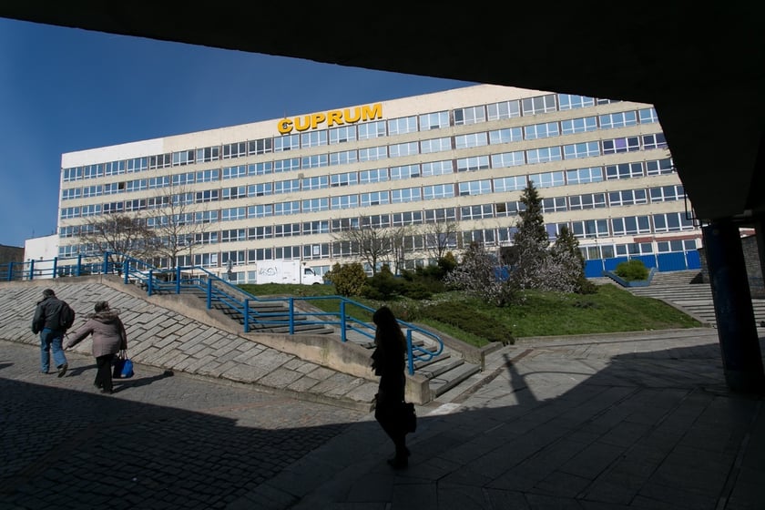 Cuprum widziany z podziemia na pl. Jana Pawła II