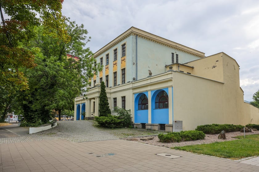 Powojenna, zabytkowa willa Powstańców Śląskich 22, lipiec 2025