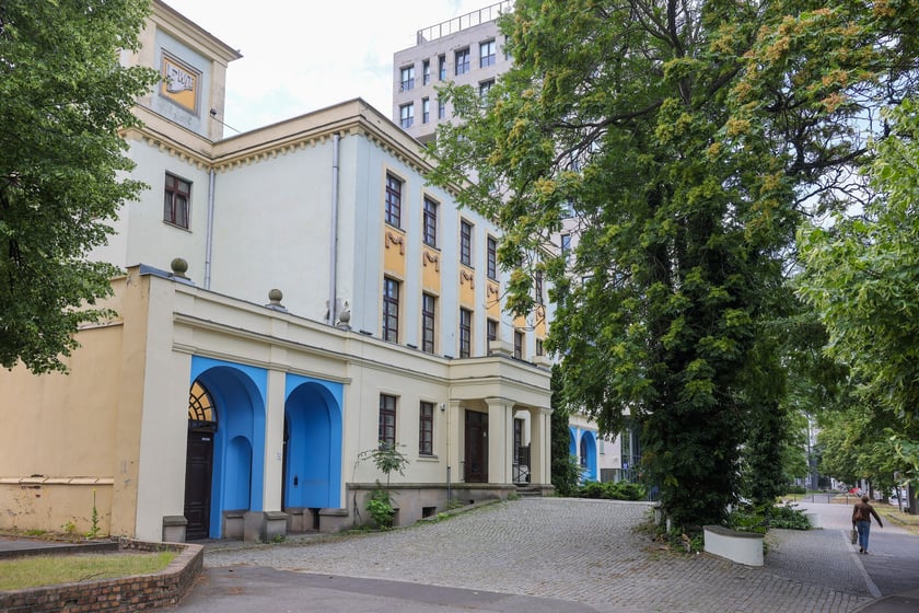 Powojenna, zabytkowa willa Powstańców Śląskich 22, lipiec 2025