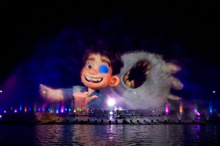 Pr&oacute;ba generalna pokazu specjalnego fontanny multimedialnej "Pixar: Lato Przyjaźni"