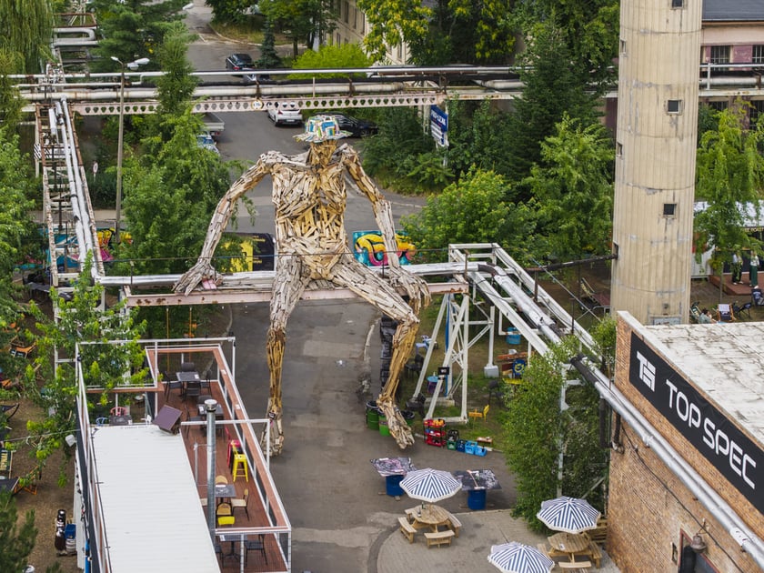 HUTA przy ul. Grabiszyńskiej 241.