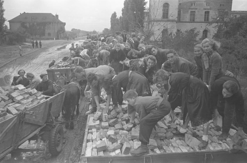 Zdjęcie z wystawy "Niemi świadkowie historii"