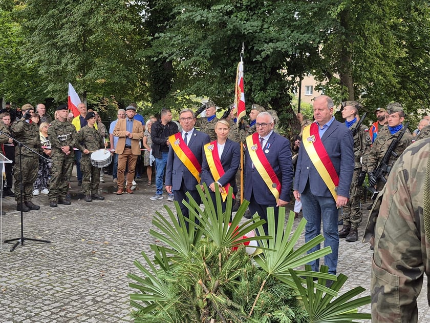 Radni miejscy Wrocławia: Dorota Pędziwiatr, wiceprzewodnicząca Rady Miejskiej, Jarosław Krauze, Robert Pieńkowski i Sławomir Śmigielski